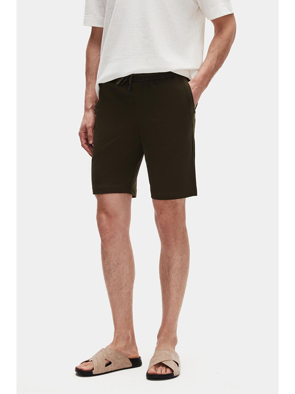 Slim Fit Haki Beli Lastikli Kordon Detaylı Rahat Pamuklu Örme Şort