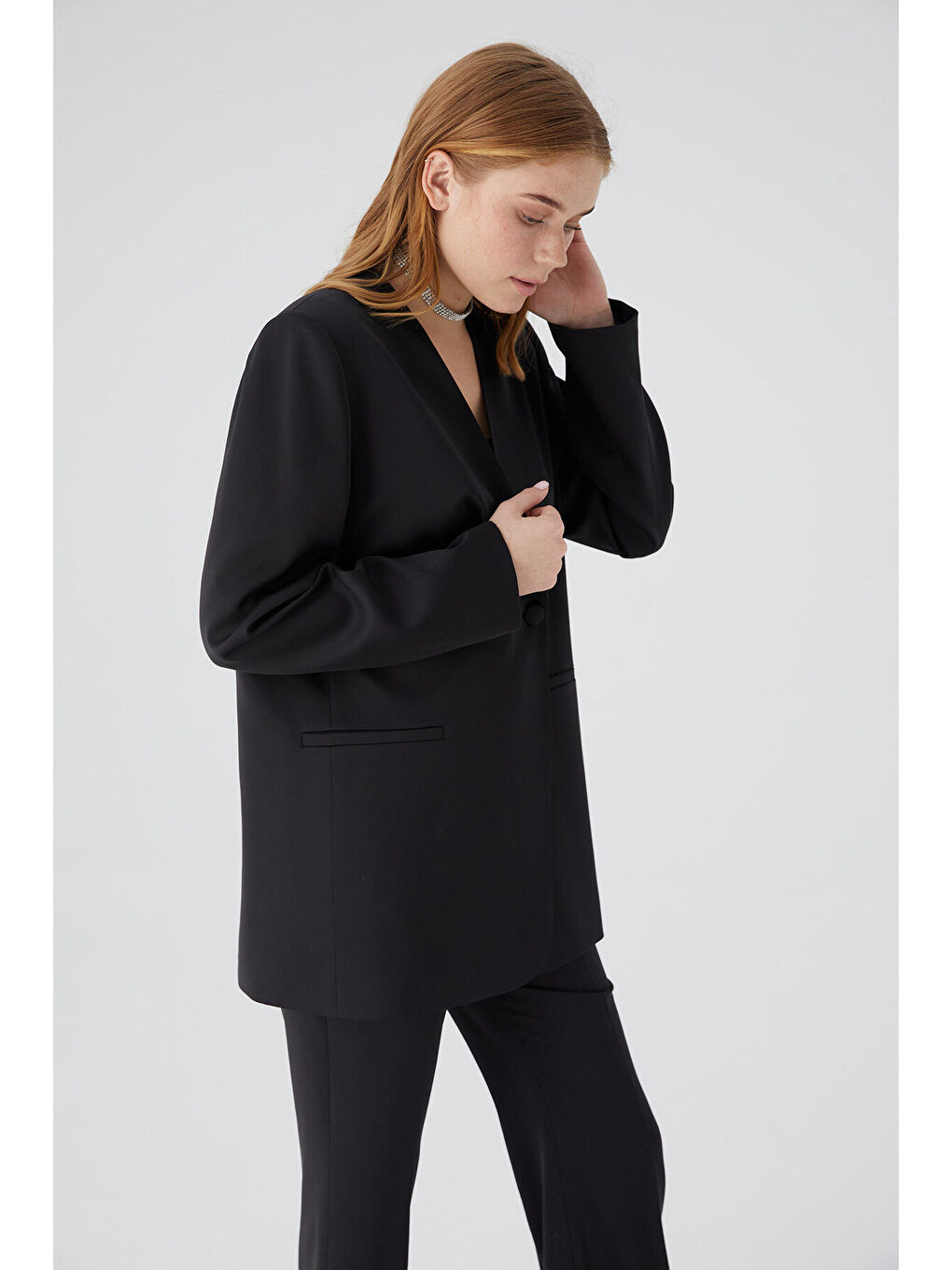 Kemerli Yakasız Saten Blazer Ceket Siyah-1