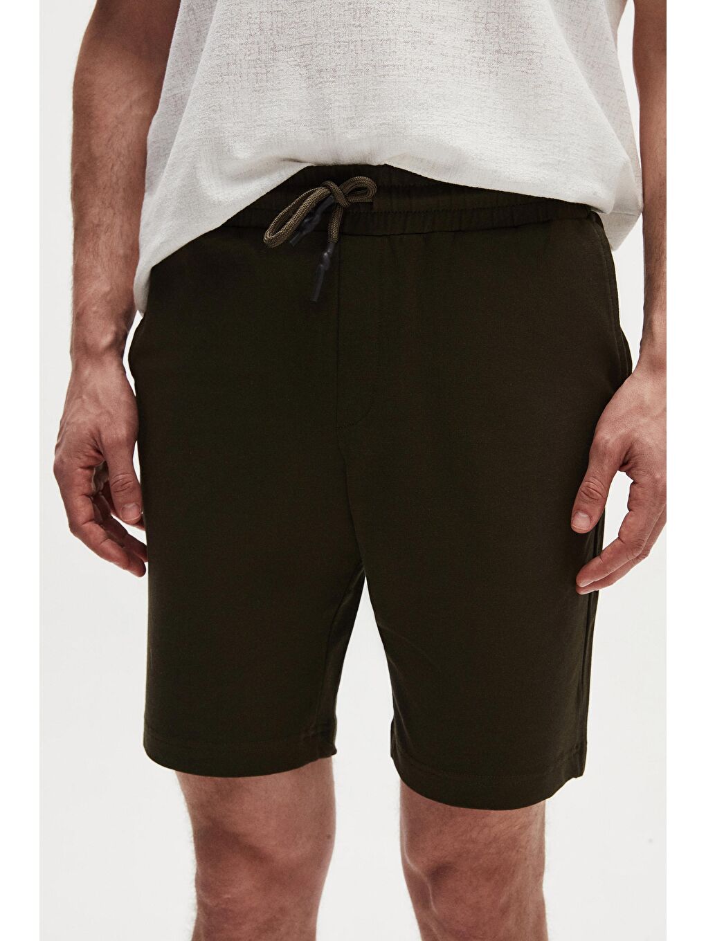 Slim Fit Haki Beli Lastikli Kordon Detaylı Rahat Pamuklu Örme Şort-1
