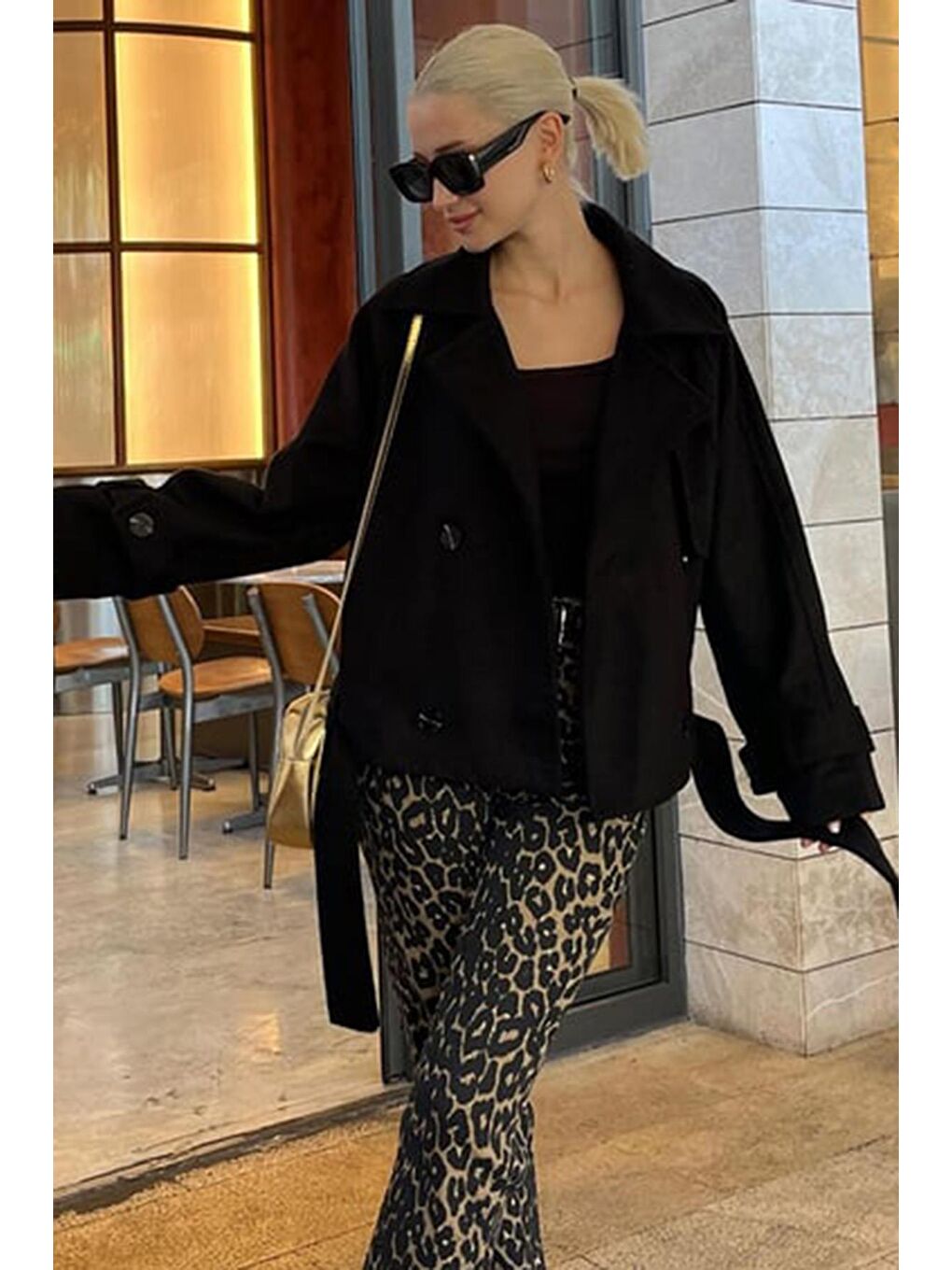 Siyah Düğmeli Kruvaze Yaka Kısa Kemerli Ceket Mg2174-1