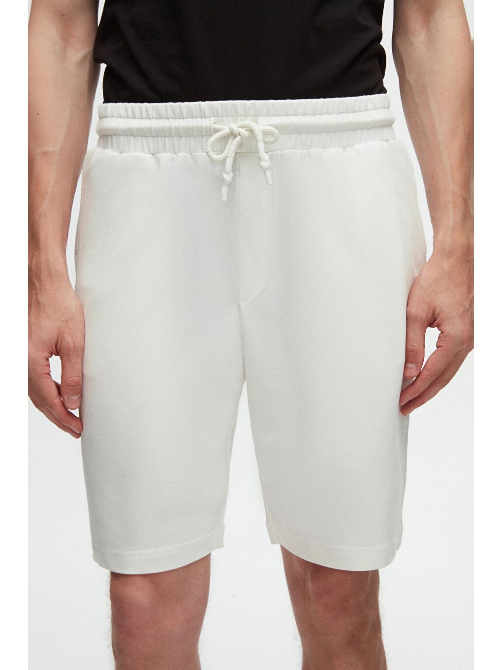 Slim Fit Ekru Beli Lastikli Kordon Detaylı Rahat Pamuklu Örme Şort-1