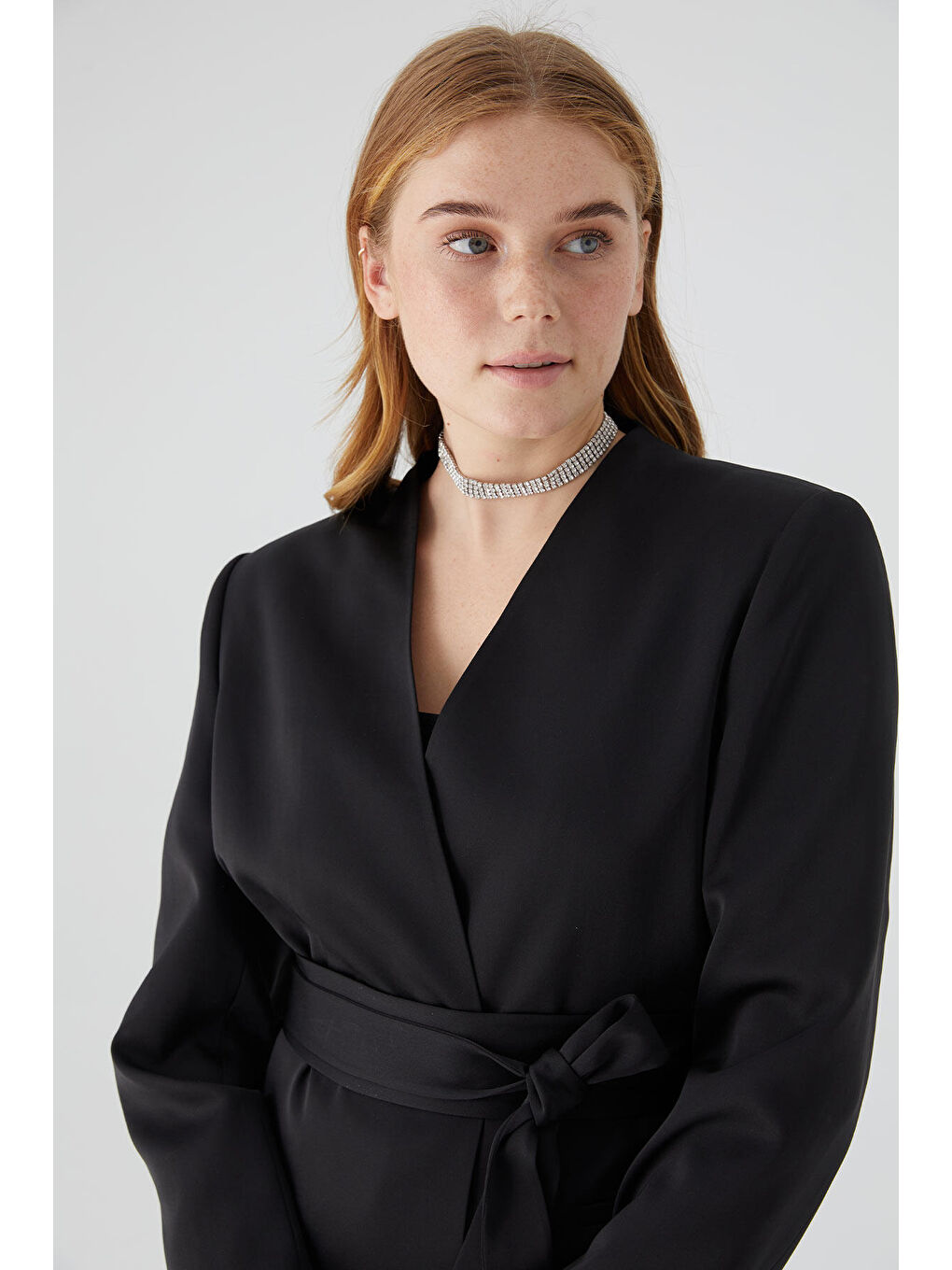 Kemerli Yakasız Saten Blazer Ceket Siyah-4