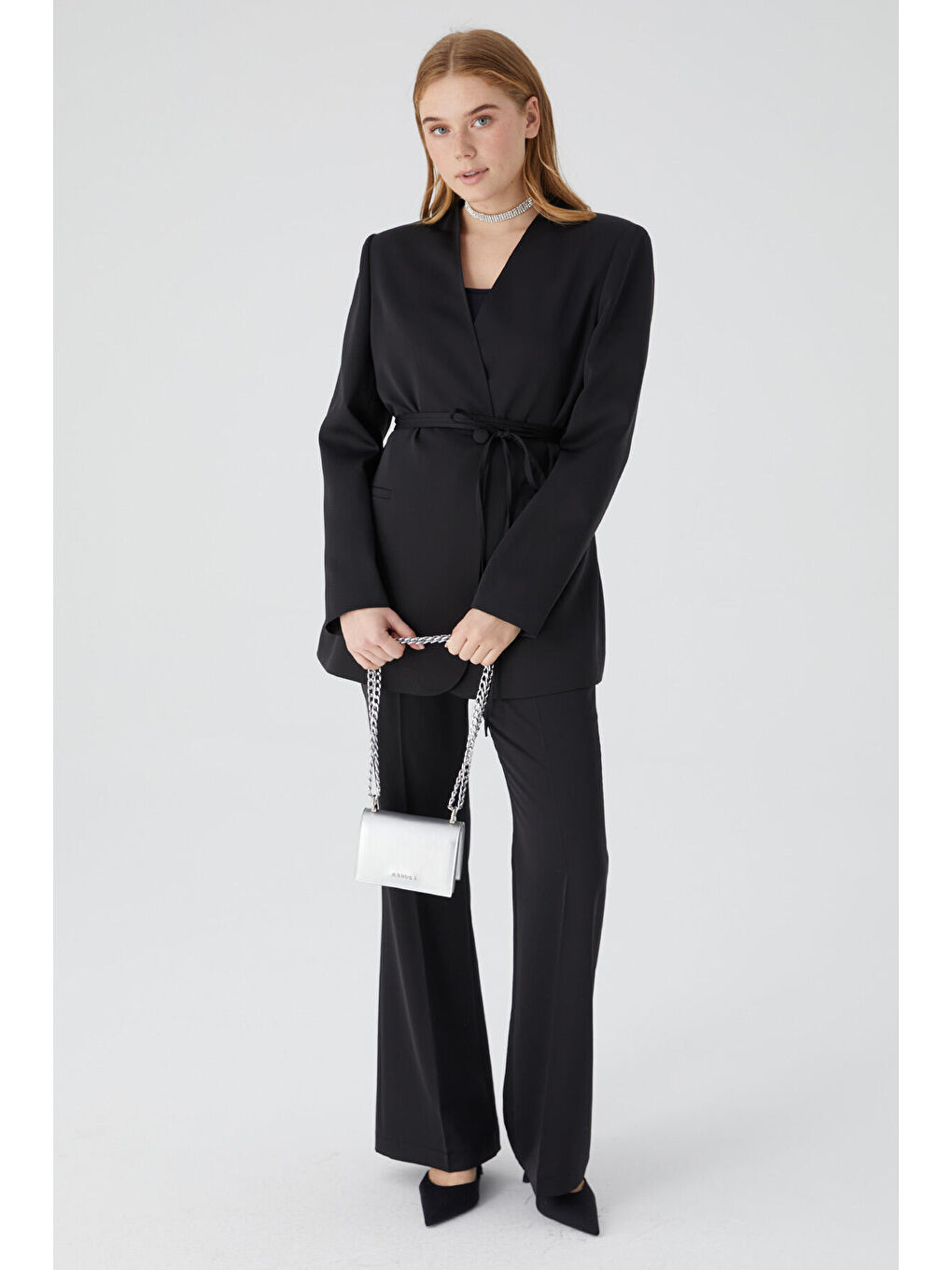 Kemerli Yakasız Saten Blazer Ceket Siyah-5