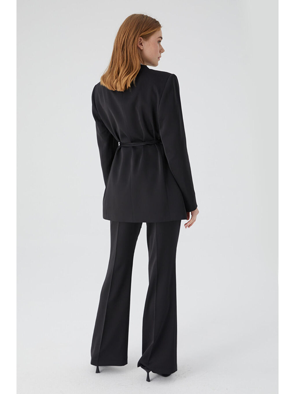 Kemerli Yakasız Saten Blazer Ceket Siyah-7