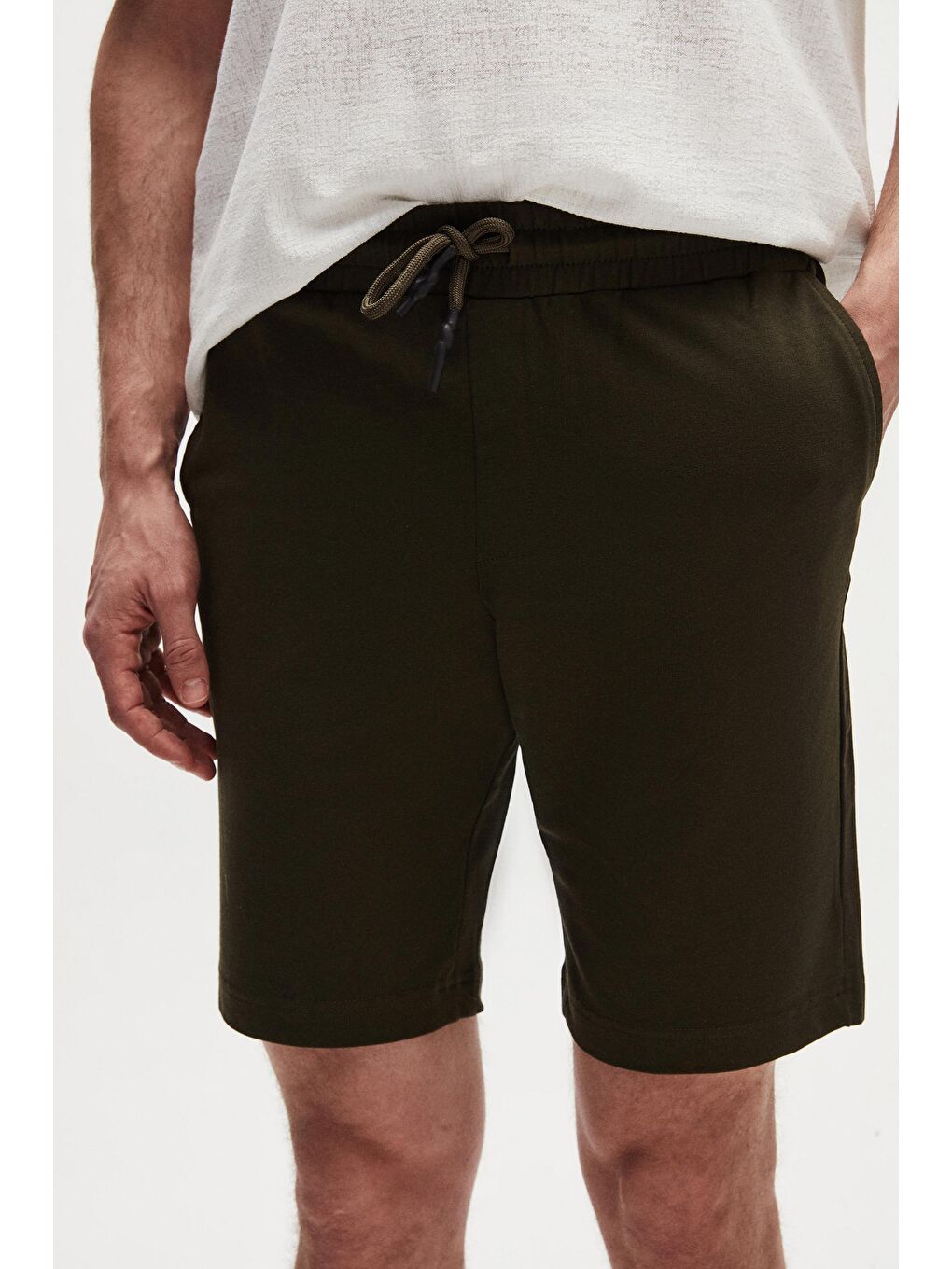 Slim Fit Haki Beli Lastikli Kordon Detaylı Rahat Pamuklu Örme Şort-7