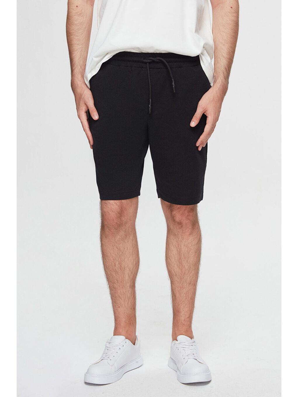 Slim Fit Siyah Beli Lastikli Kordon Detaylı Rahat Pamuklu Örme Şort