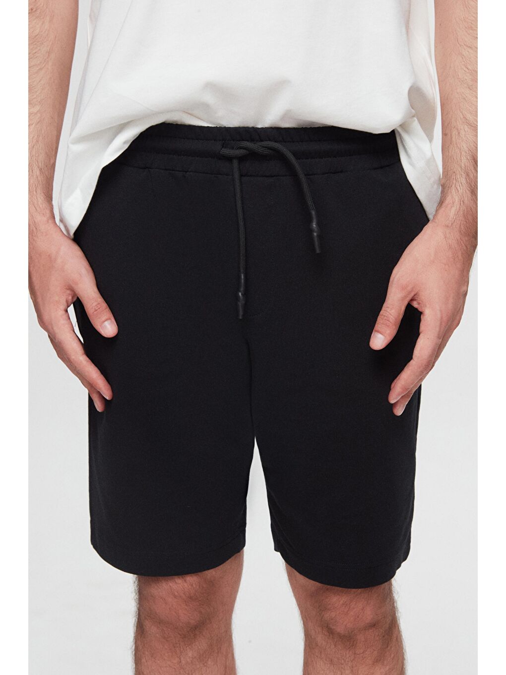 Slim Fit Siyah Beli Lastikli Kordon Detaylı Rahat Pamuklu Örme Şort-1