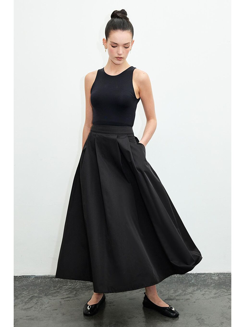 Pileli Siyah Etek-1