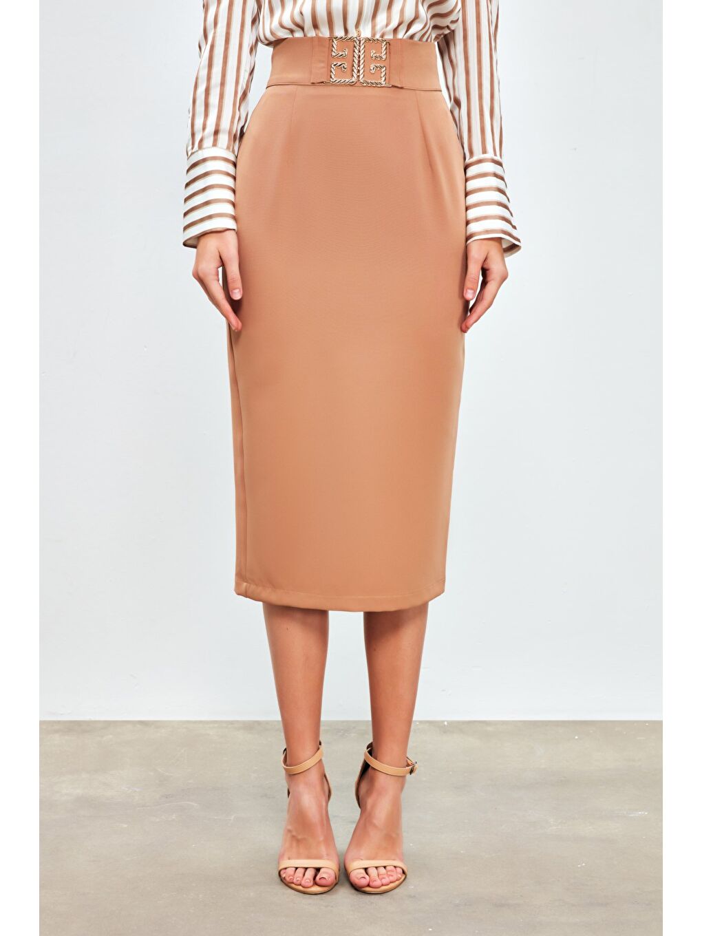Kahverengi Aksesuar Detaylı Kalem Etek - Camel-3