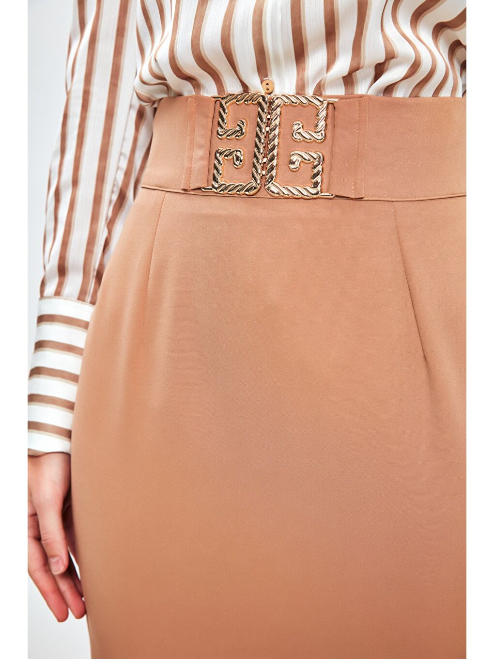 Kahverengi Aksesuar Detaylı Kalem Etek - Camel-4