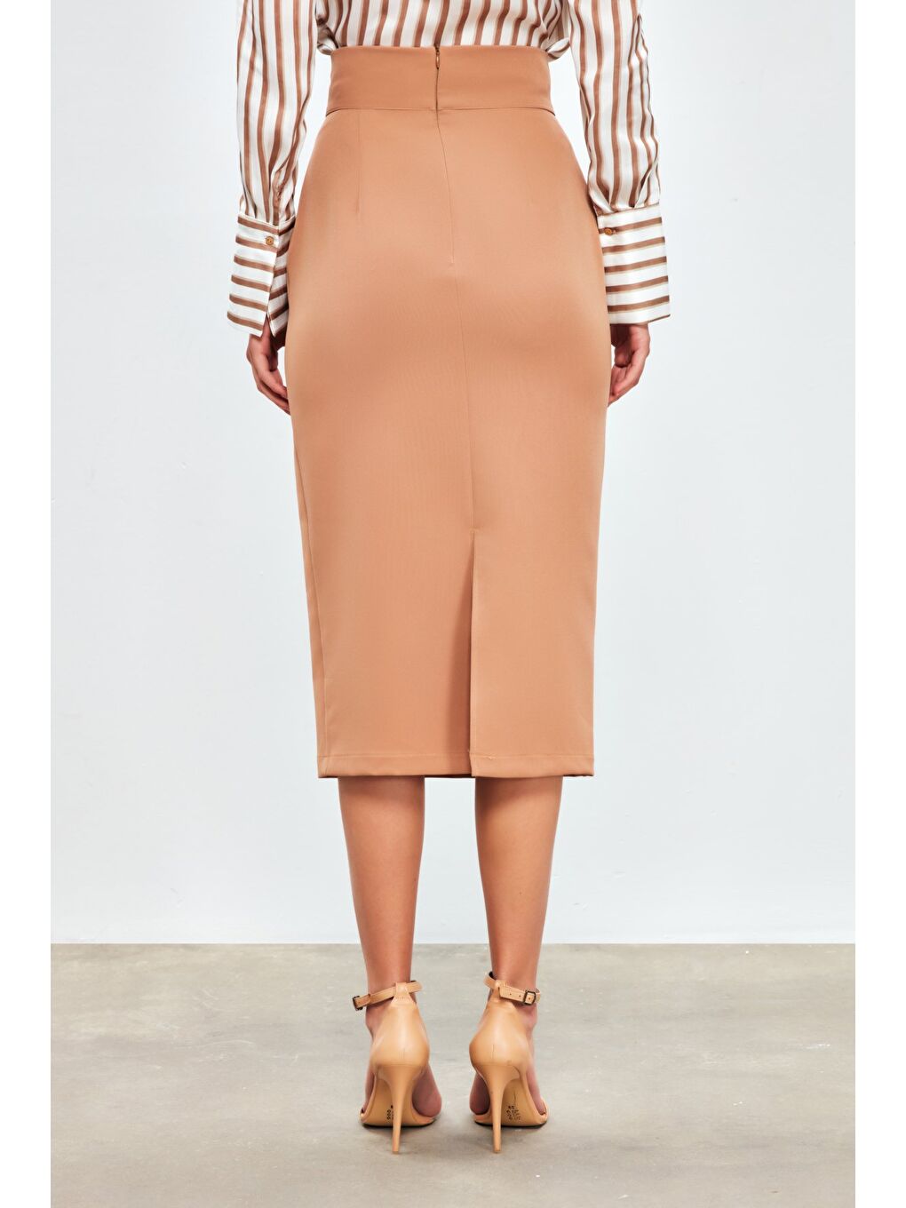 Kahverengi Aksesuar Detaylı Kalem Etek - Camel-5