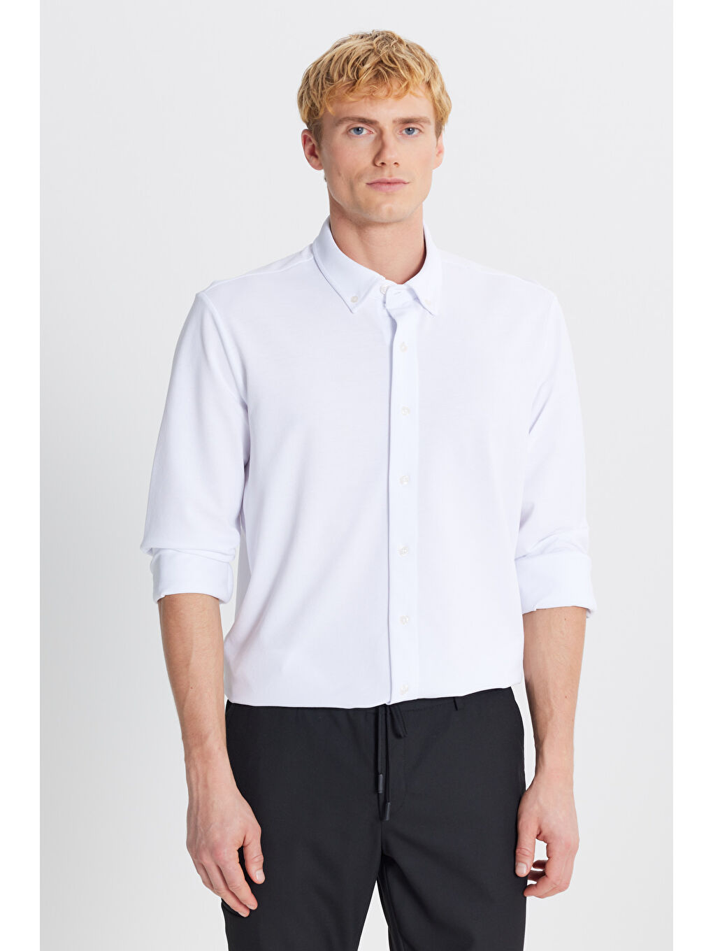 Erkek Beyaz Pamuklu Tailored Slim Fit Dar Kesim Düğmeli Yaka Örme Gömlek