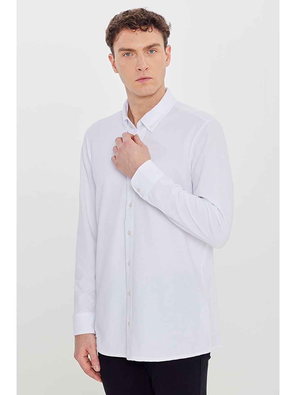 Erkek Beyaz Pamuklu Tailored Slim Fit Dar Kesim Düğmeli Yaka Örme Gömlek-3