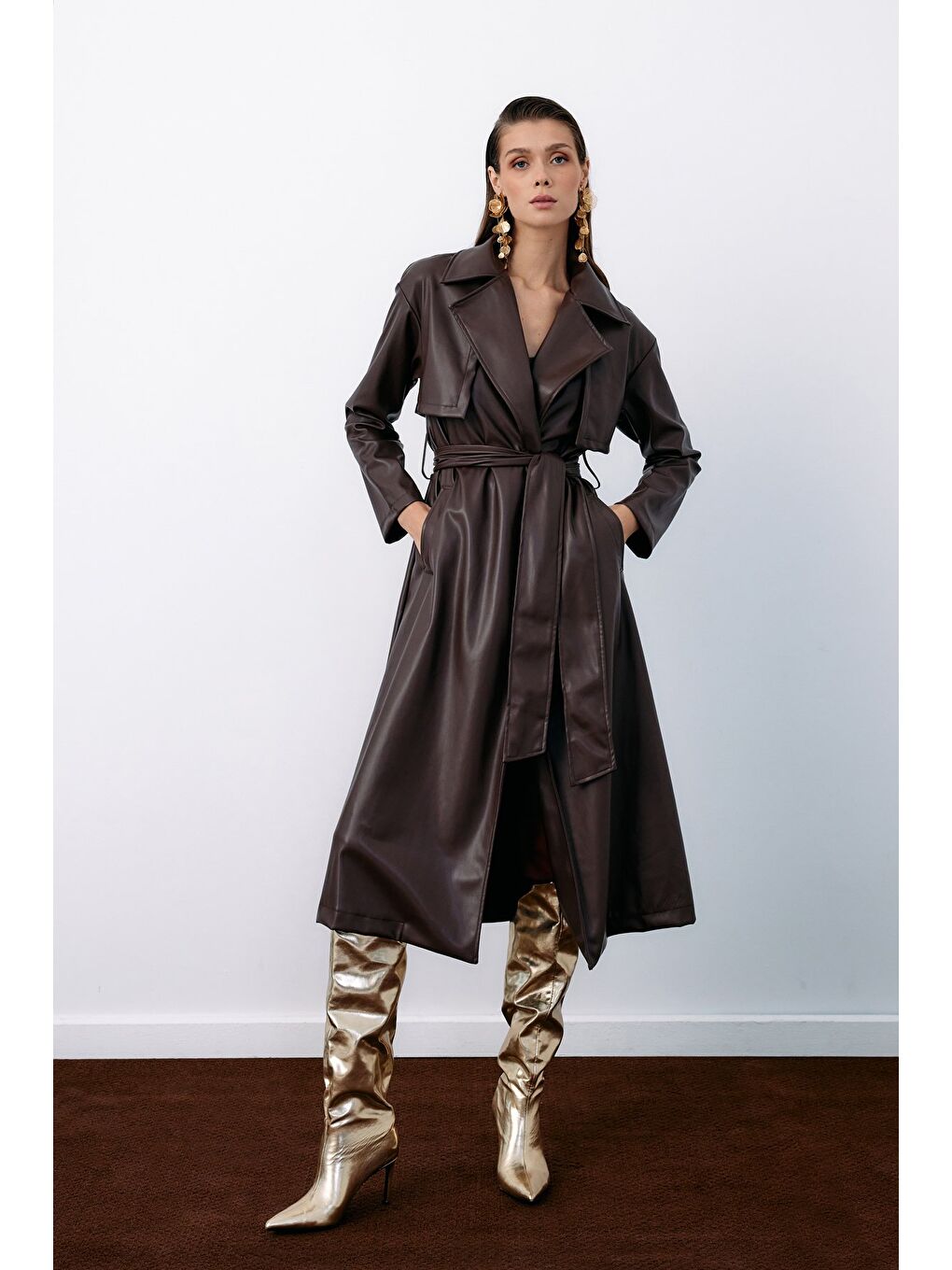 Kahverengi Kuşaklı Uzun Deri Trenç - Koyu Kahve-1