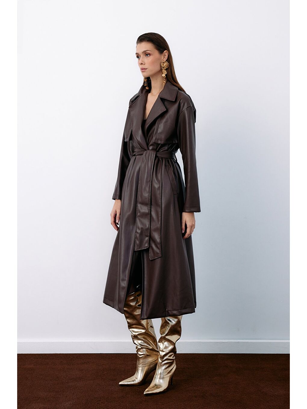 Kahverengi Kuşaklı Uzun Deri Trenç - Koyu Kahve-5