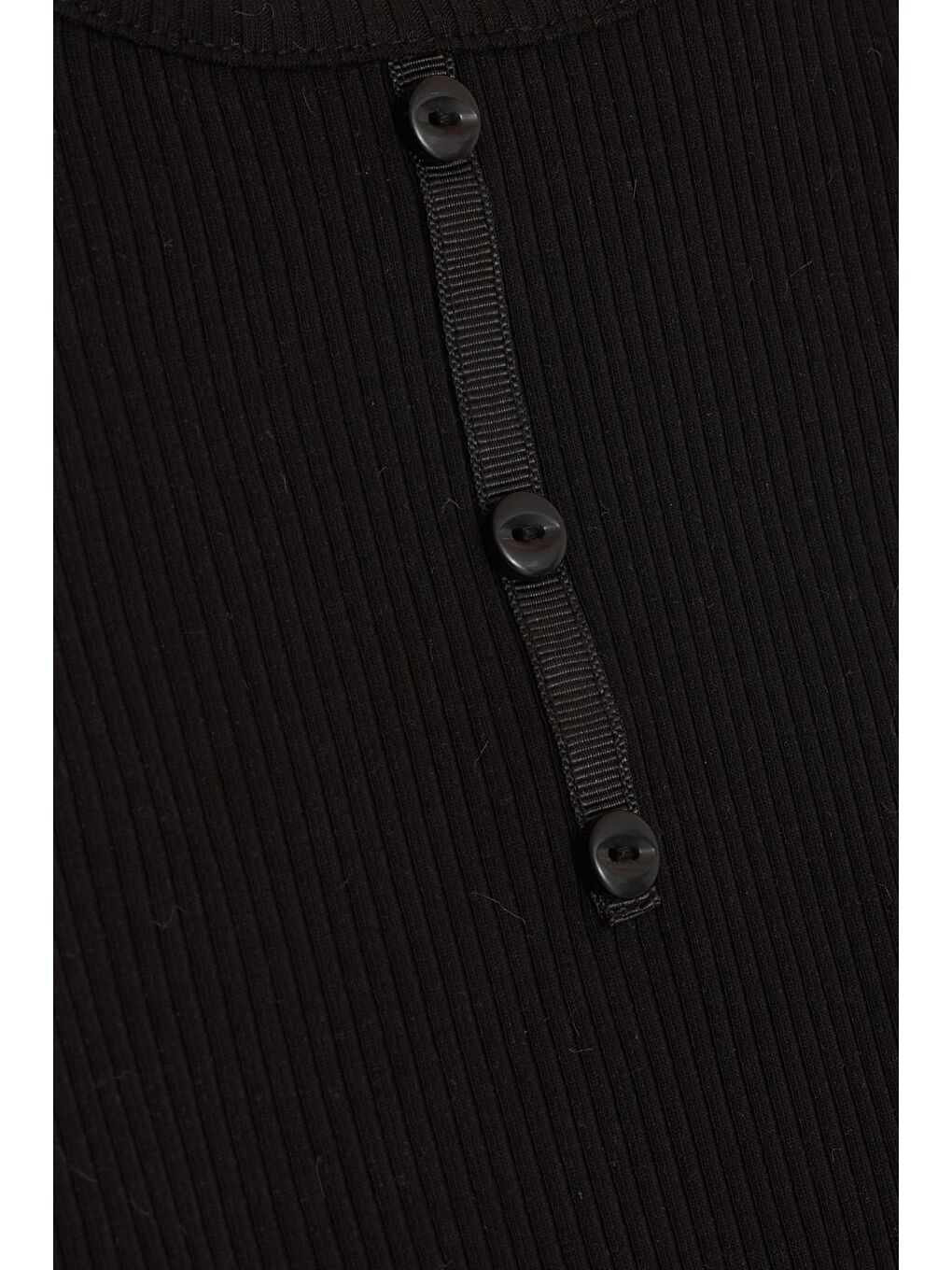 Kız Çocuk Crop Tişört Düğme Aksesuarlı Siyah (9-14 Yaş)-2