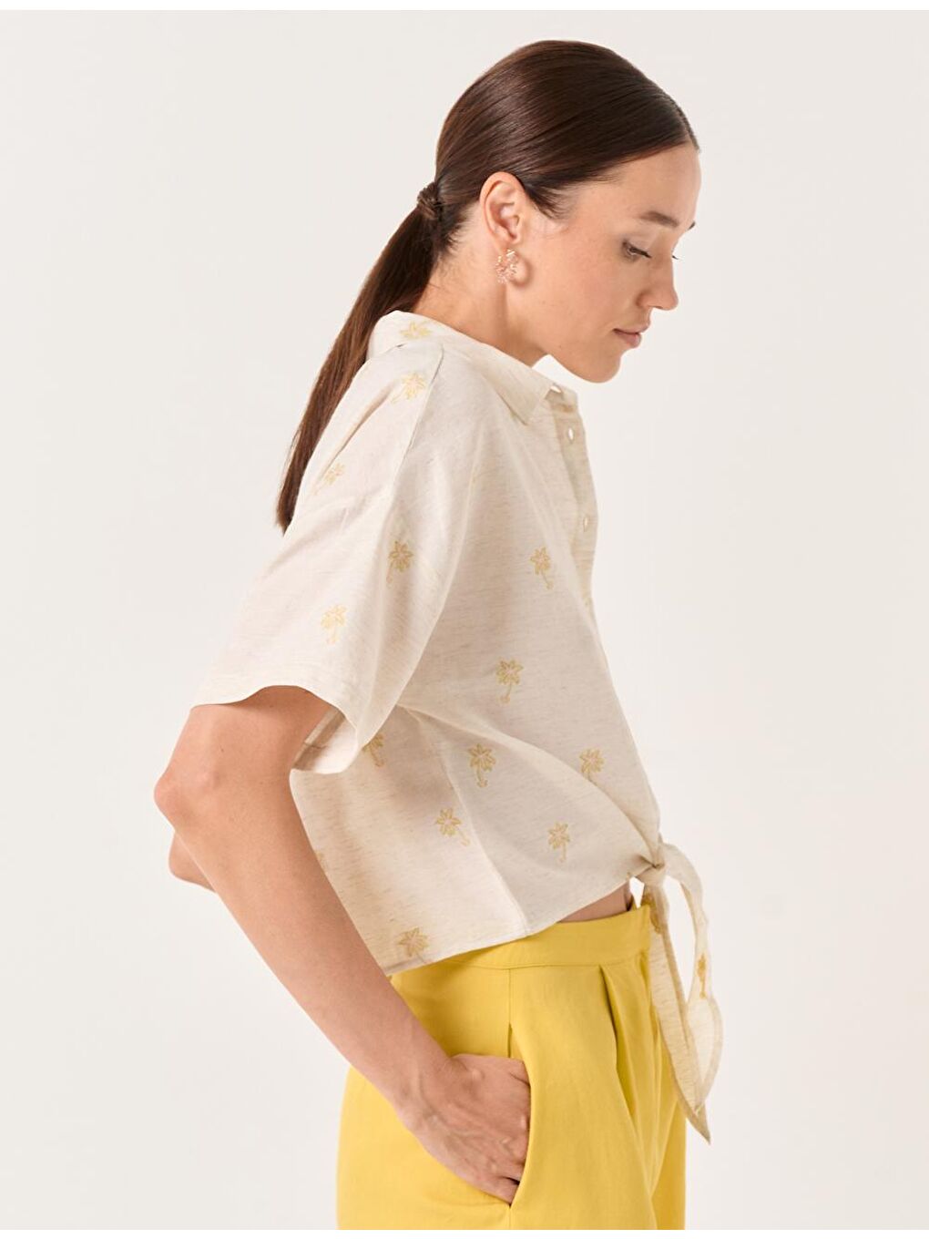 Bej Taş Önden Bağlamalı Palmiye Detaylı Gömlek-3