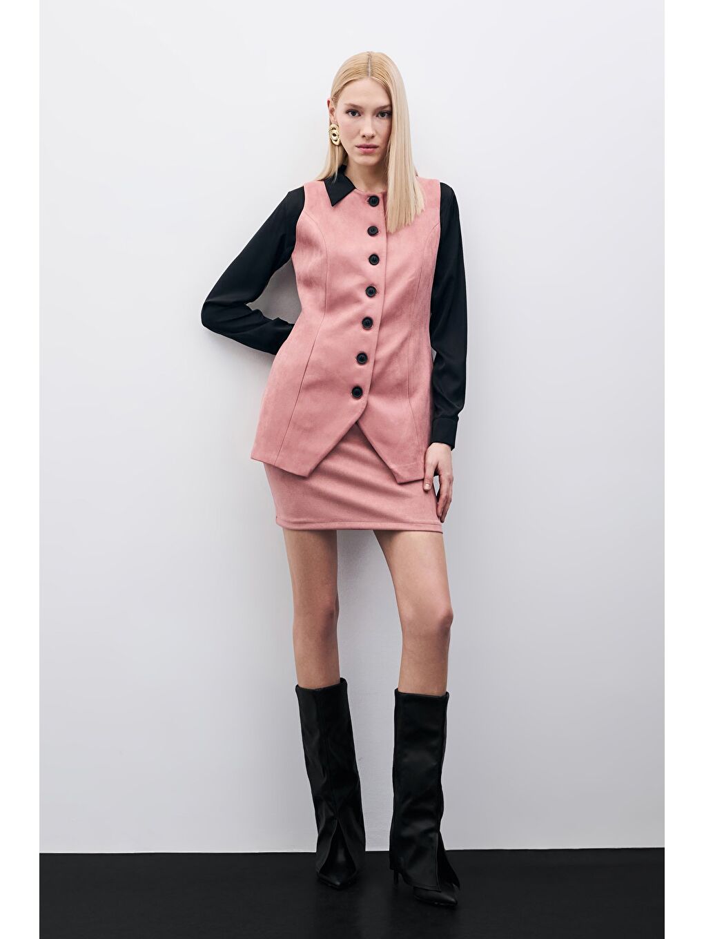 Pembe Düğmeli Uzun Süet Yelek - Pudra