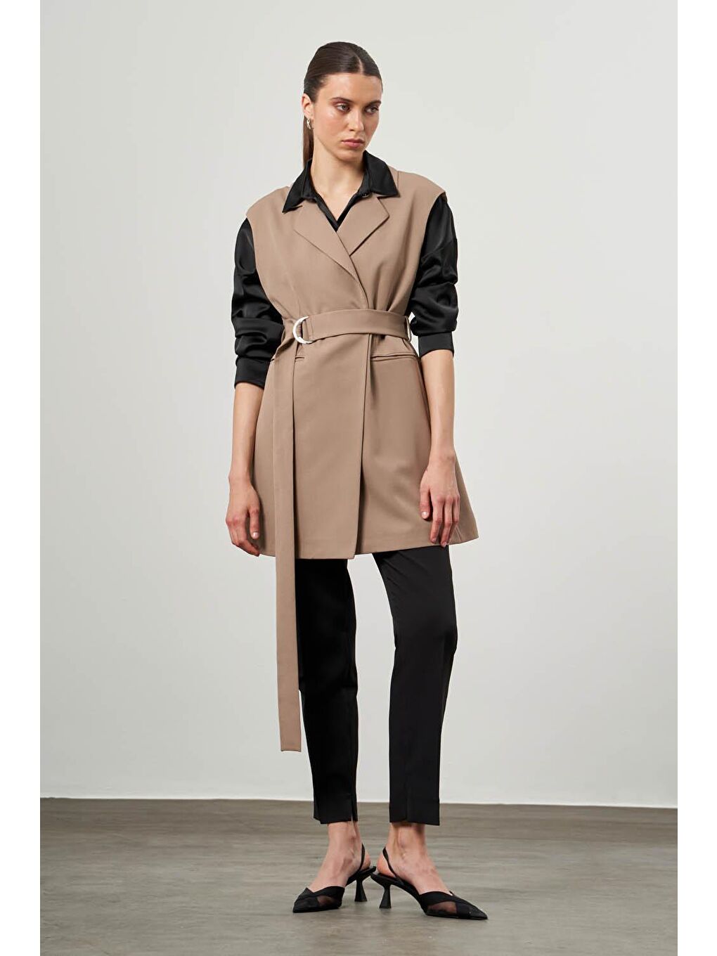 Bej Toka Kemerli Vizon Klasik Yelek