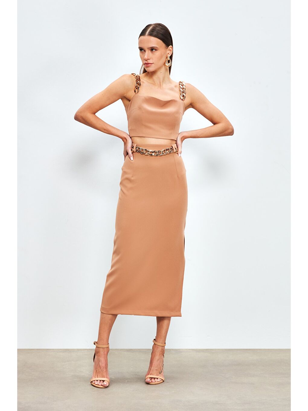 Kahverengi Zincir Kemerli Kalem Etek - Camel