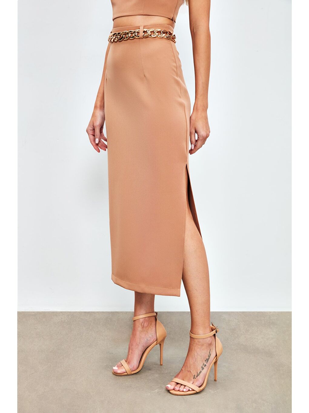 Kahverengi Zincir Kemerli Kalem Etek - Camel-4