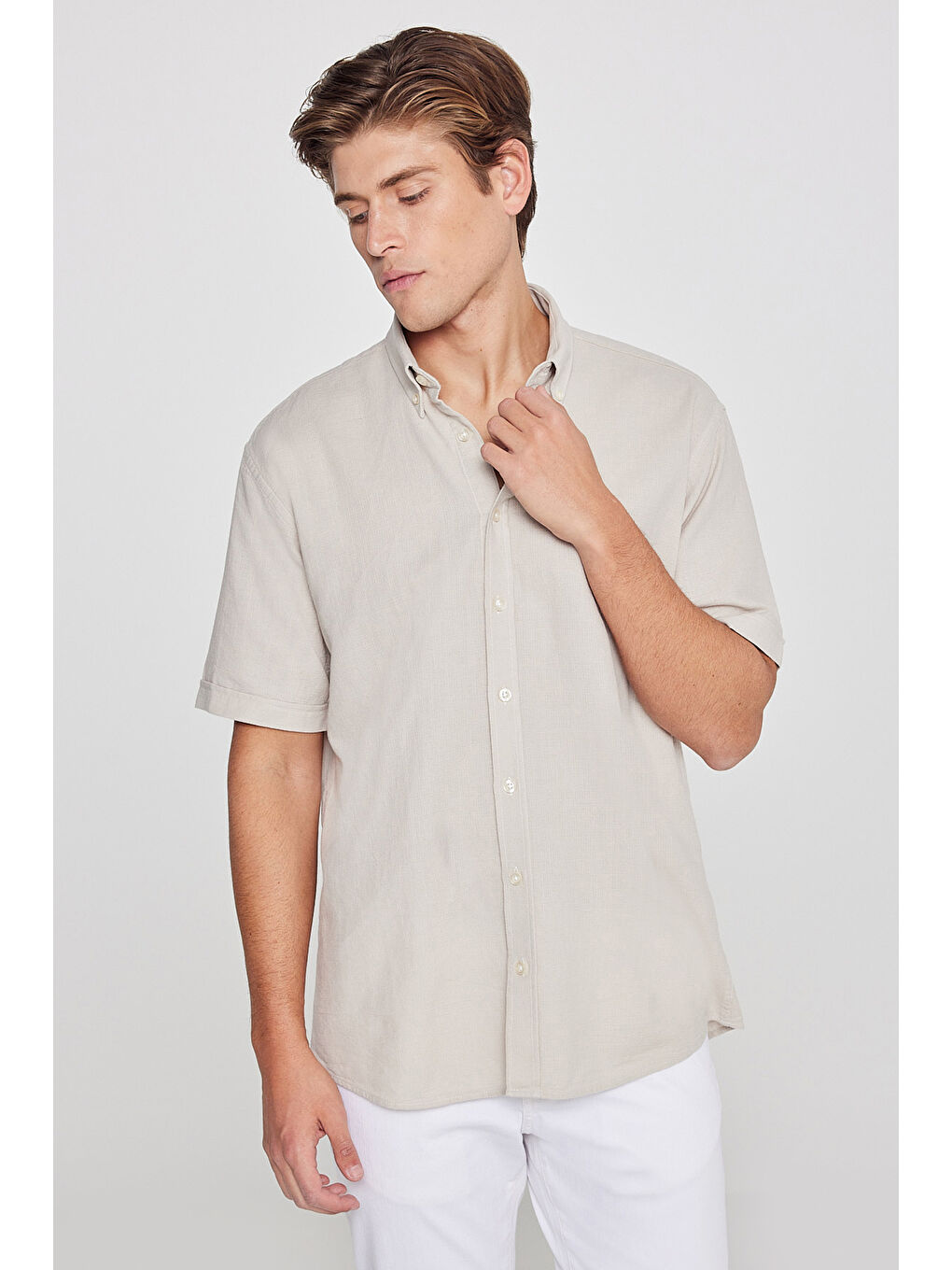 Erkek Bej %100 Pamuk Comfort Fit Rahat Kesim Düğmeli Gömlek Yaka Armürlü Gömlek-2