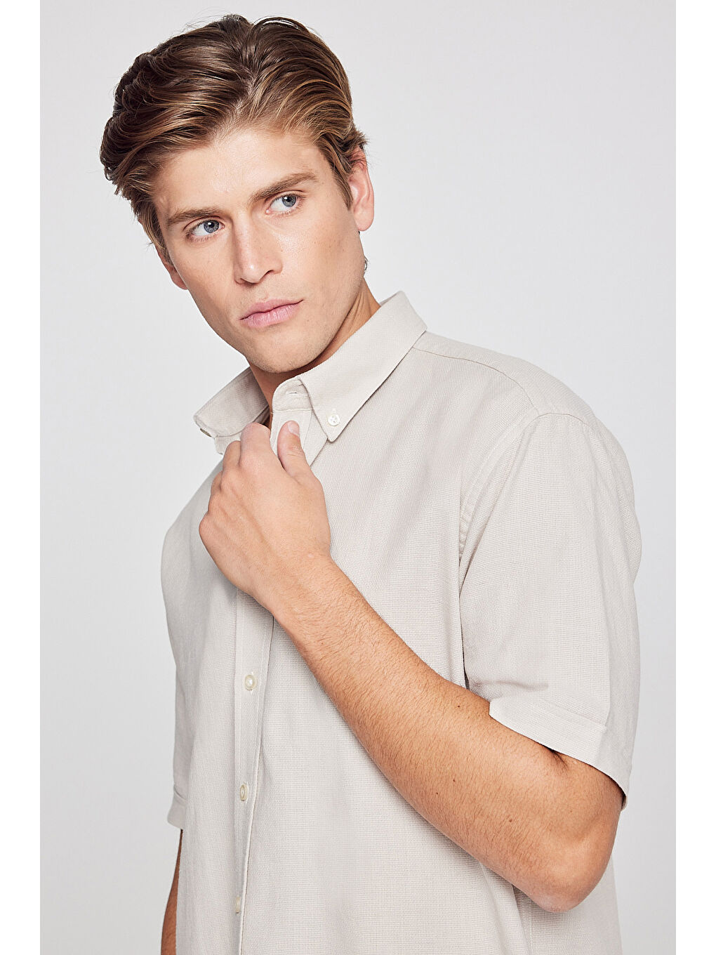 Erkek Bej %100 Pamuk Comfort Fit Rahat Kesim Düğmeli Gömlek Yaka Armürlü Gömlek-3