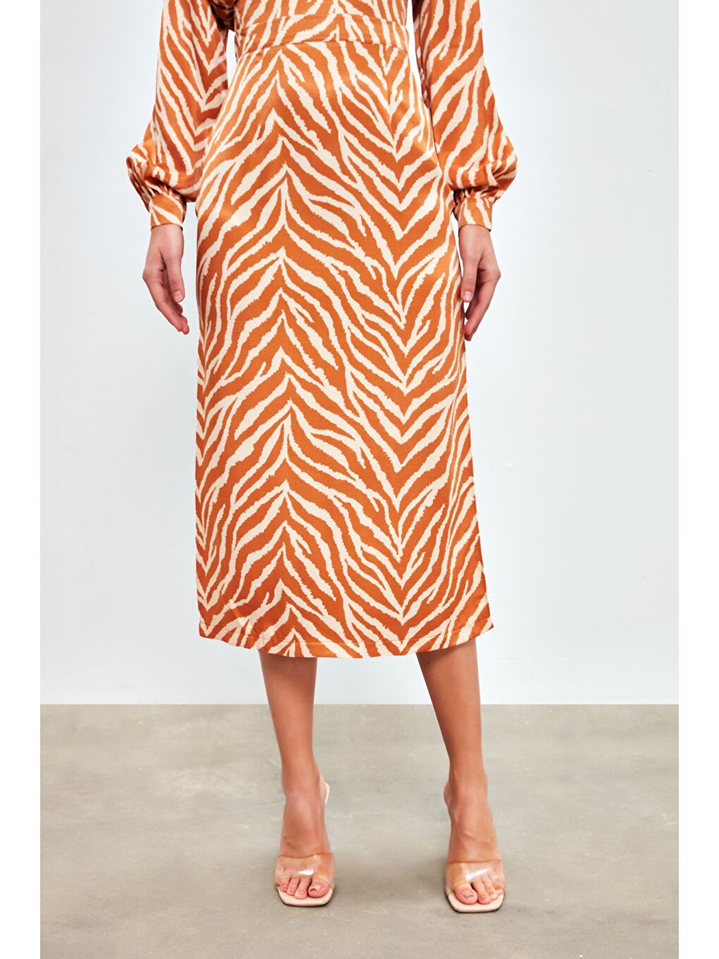 Kahverengi Zebra Desenli Saten Etek - Camel-4