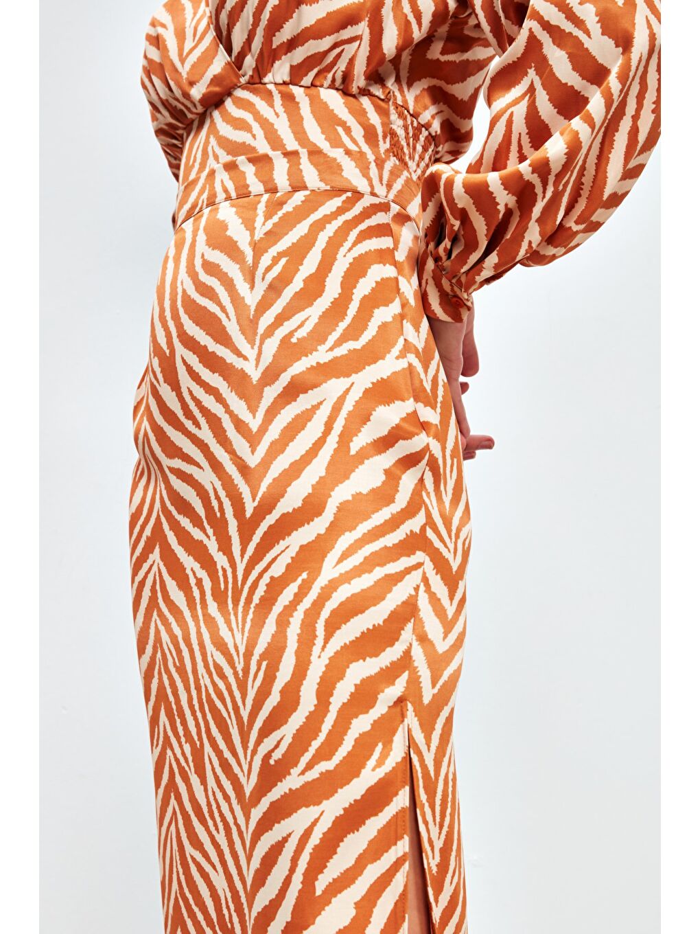 Kahverengi Zebra Desenli Saten Etek - Camel-5