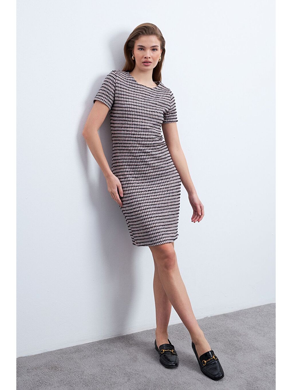 Karışık Kısa Kollu Ekose Desen Tüvit Kumaş Bisiklet Yaka Mini Boy Elbise-3