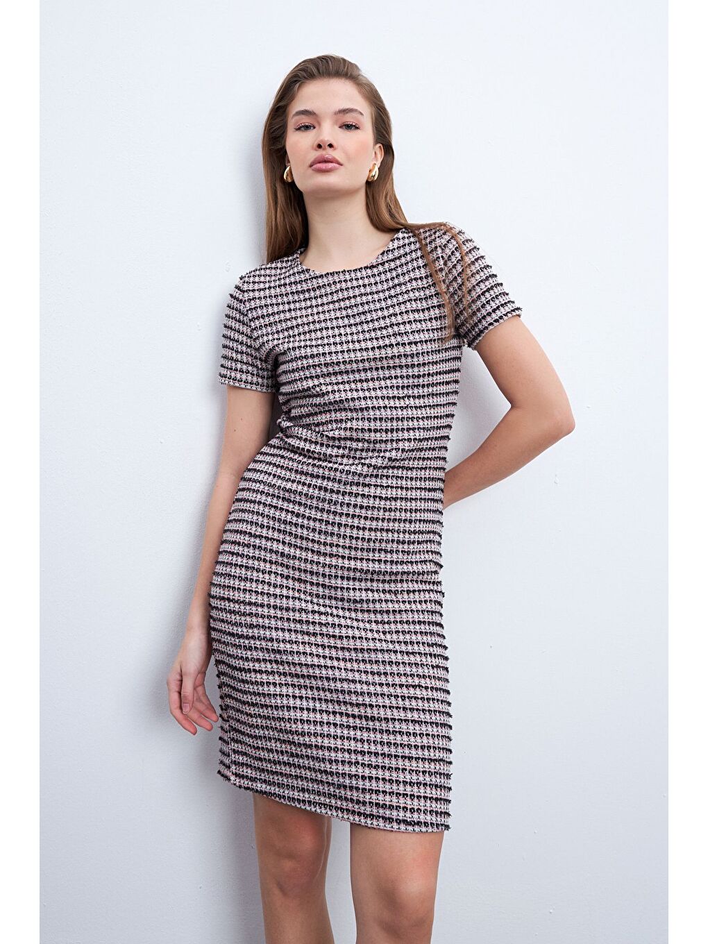 Karışık Kısa Kollu Ekose Desen Tüvit Kumaş Bisiklet Yaka Mini Boy Elbise-4