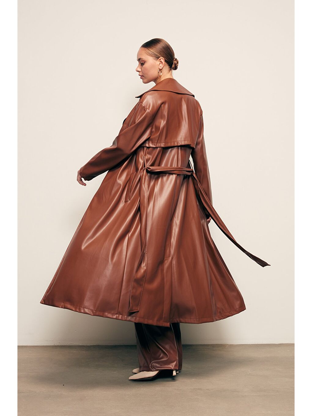 Kahverengi Kuşaklı Uzun Deri Trenç - Kahve-3