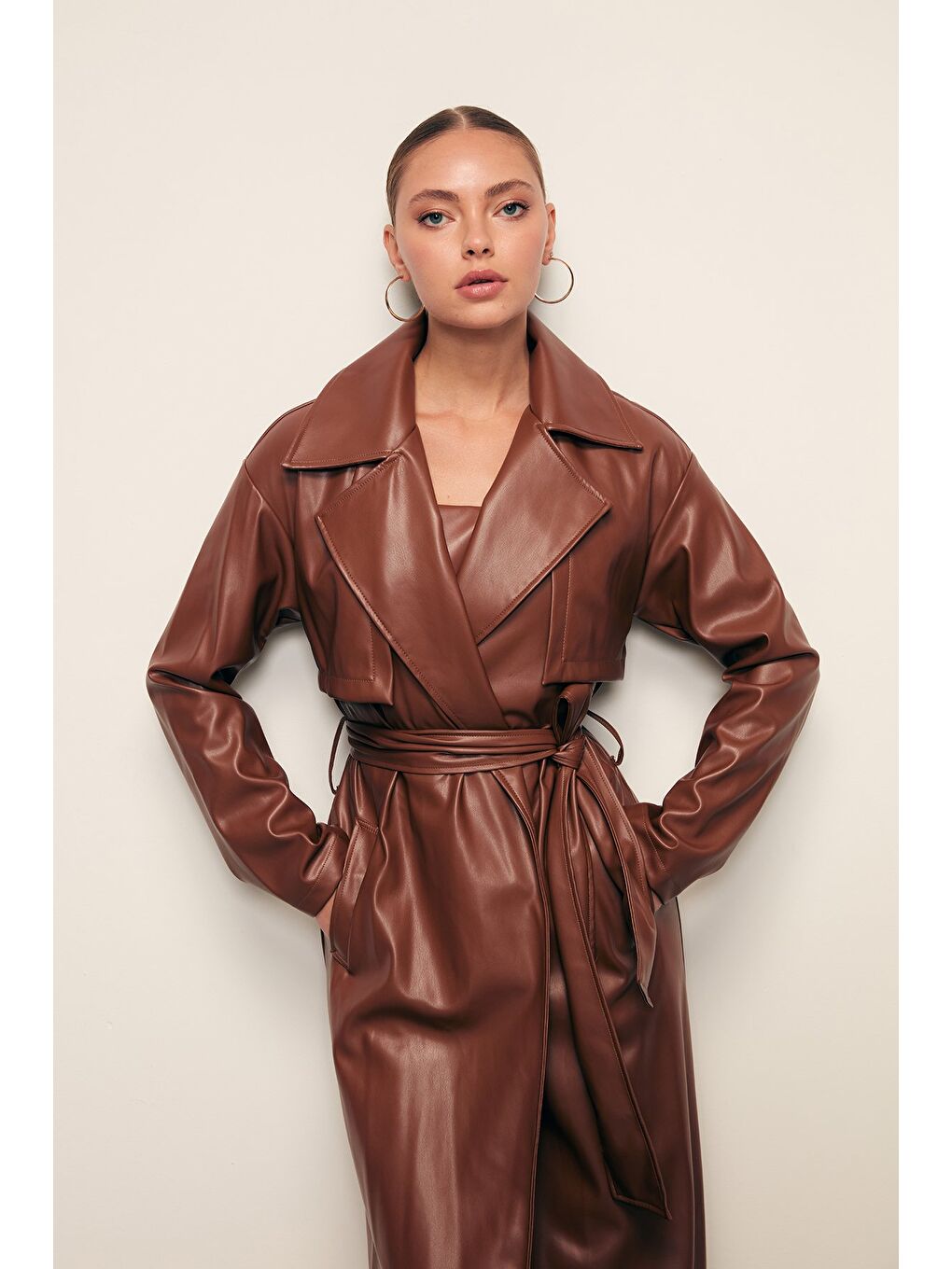 Kahverengi Kuşaklı Uzun Deri Trenç - Kahve-4