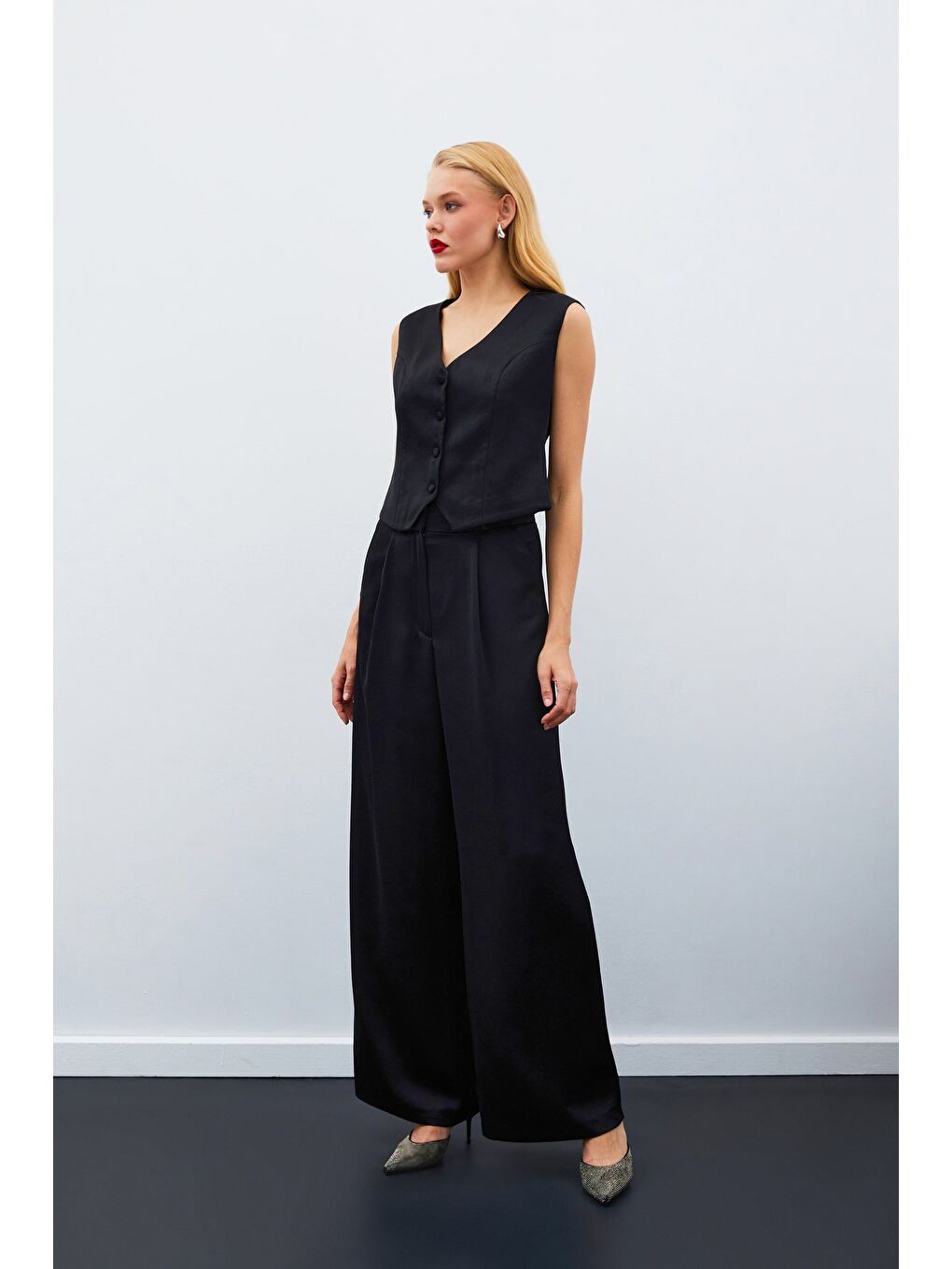 Krep Saten Yelek - Siyah-1