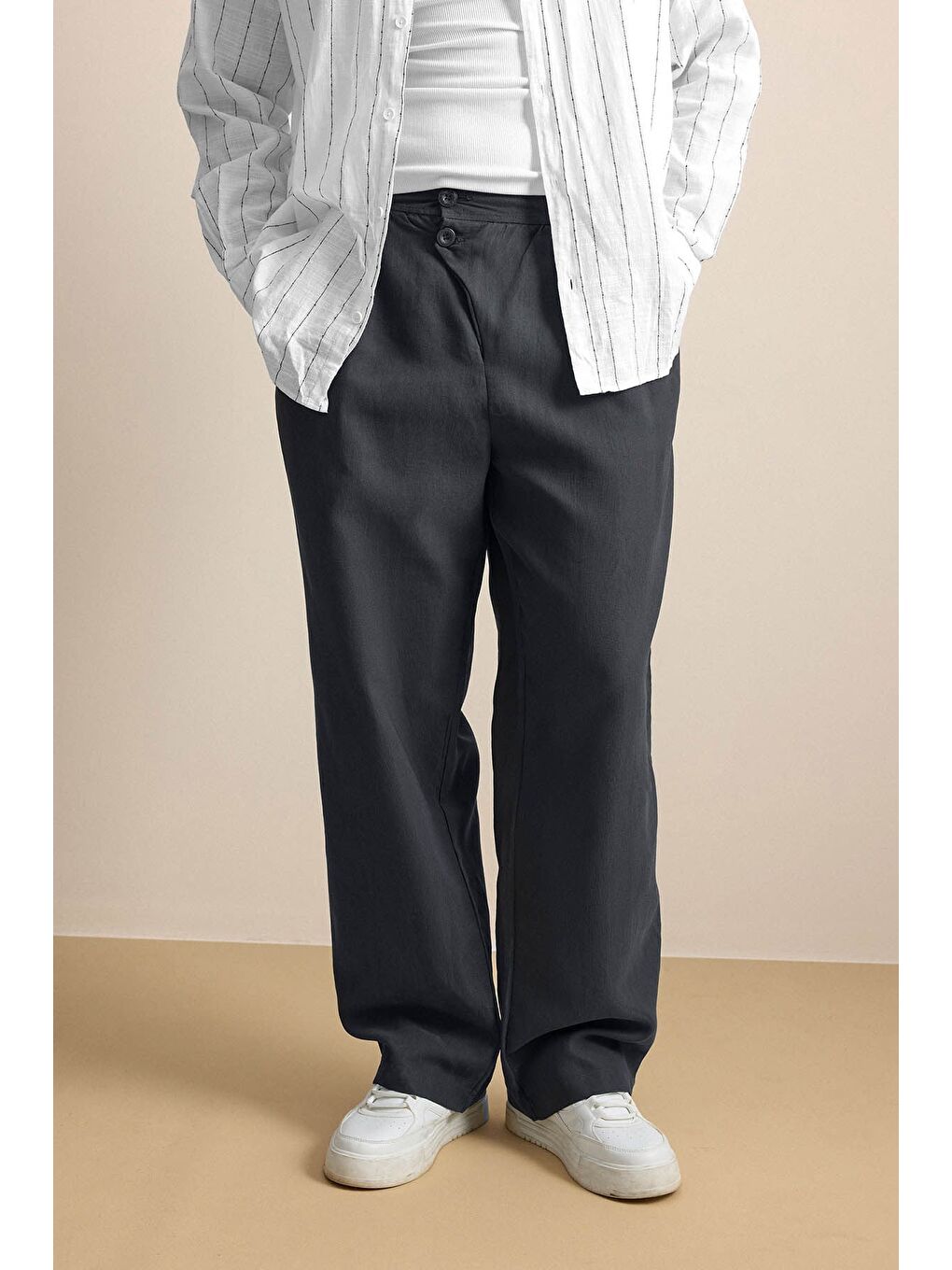 Gri Erkek Baggy Fit Asimetrik Pileli Lyocell Pantolon Füme-2