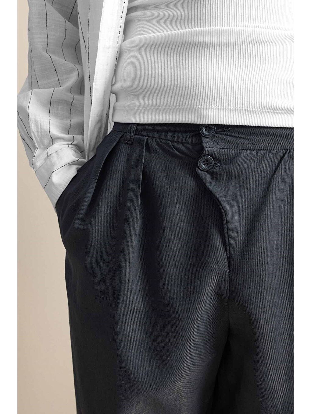 Gri Erkek Baggy Fit Asimetrik Pileli Lyocell Pantolon Füme-3