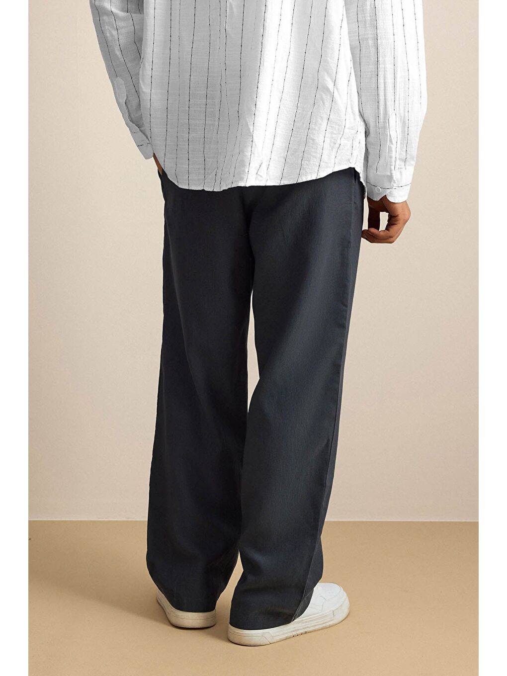 Gri Erkek Baggy Fit Asimetrik Pileli Lyocell Pantolon Füme-5