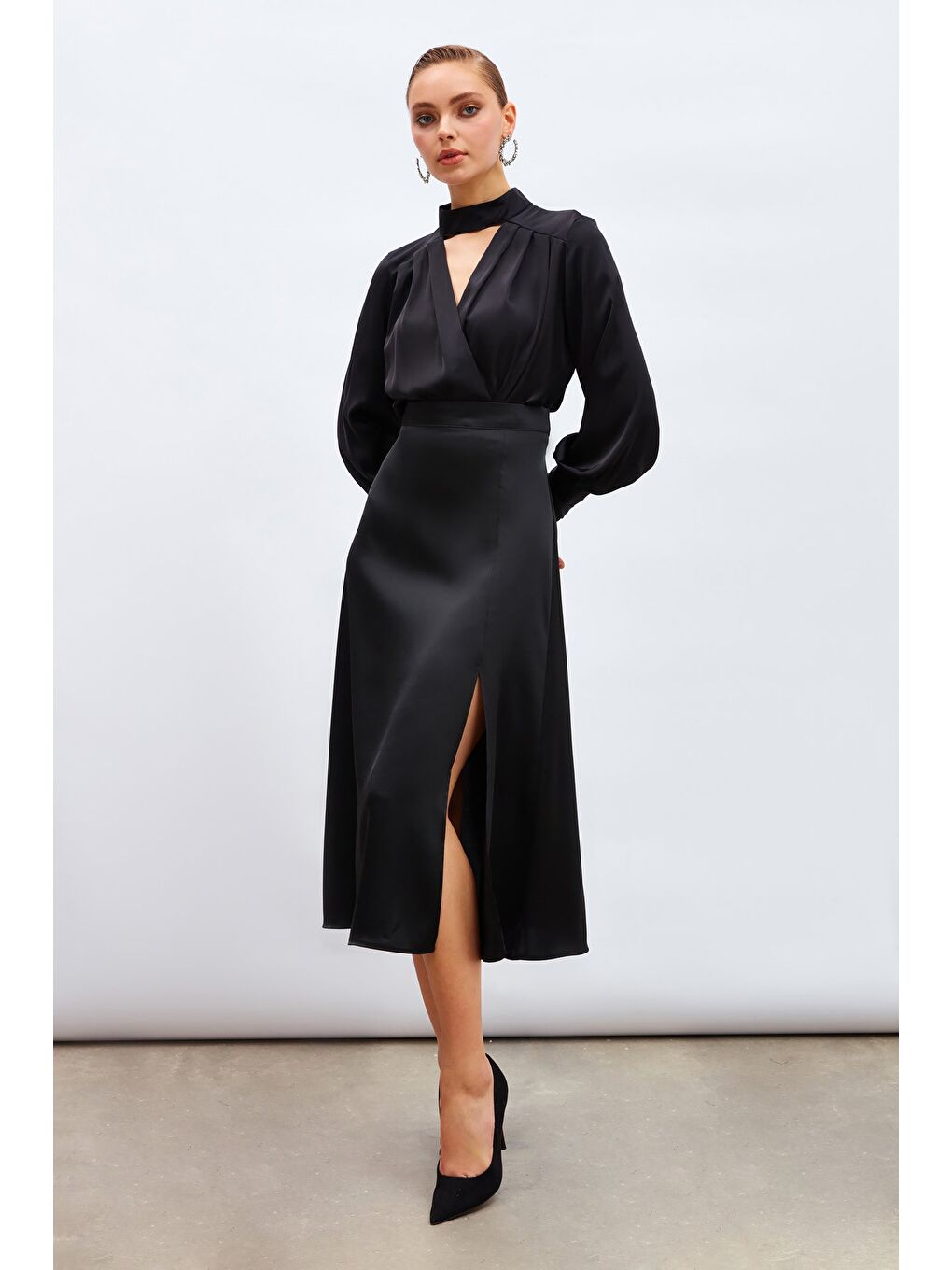 Yırtmaçlı Saten Etek - Siyah