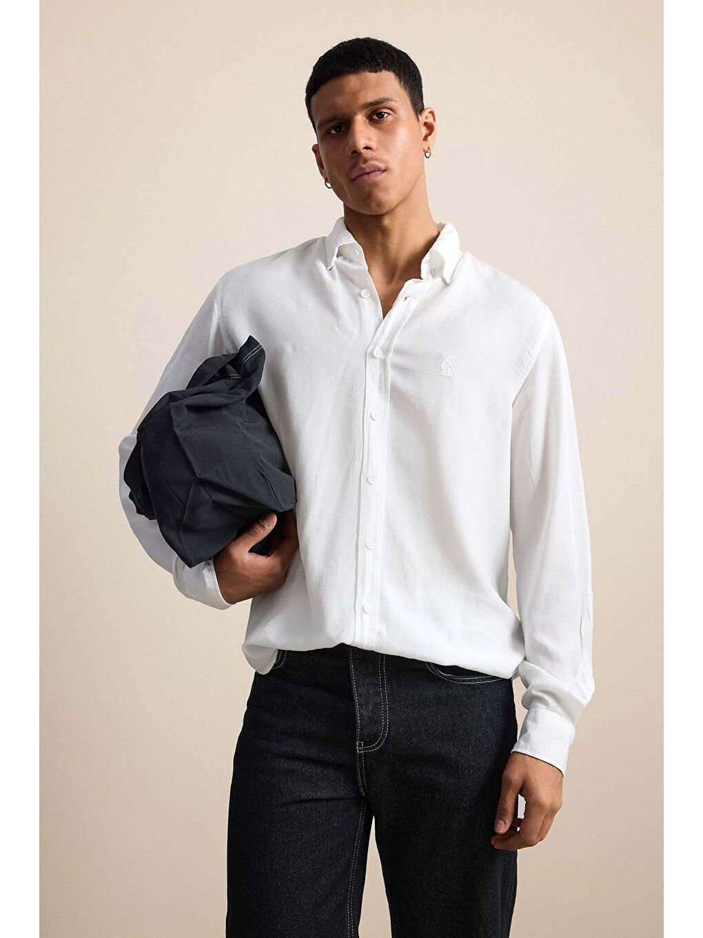 Erkek Relaxed Minimal Nakışlı Basic Lyocell Gömlek Beyaz-4