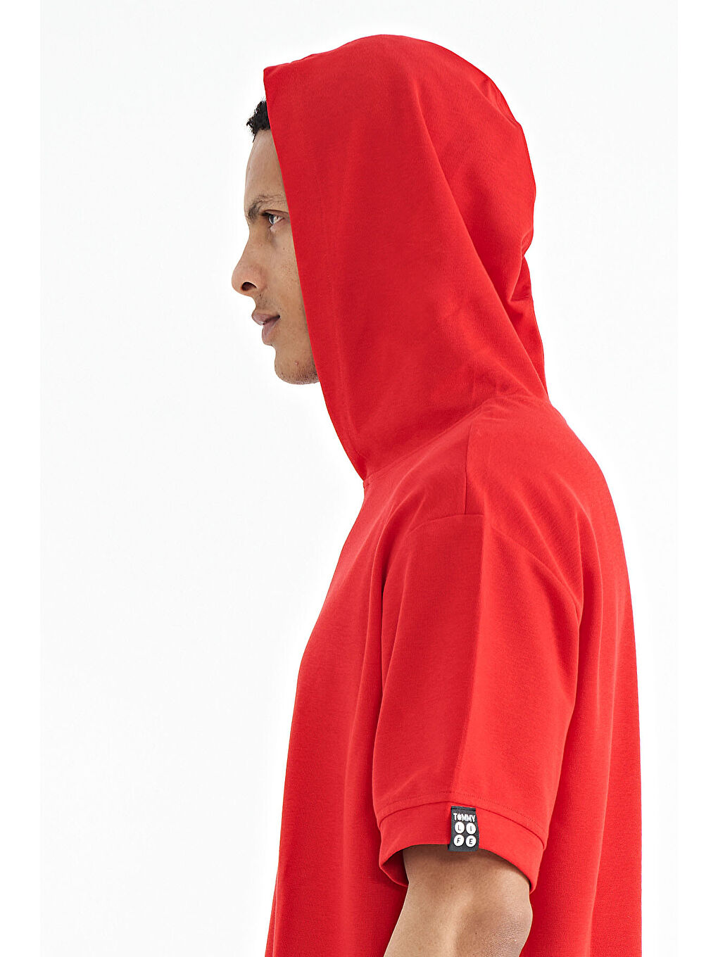 Kırmızı Kapüşonlu Kol Etiket Detaylı Oversize Erkek Tişört - 88179-3