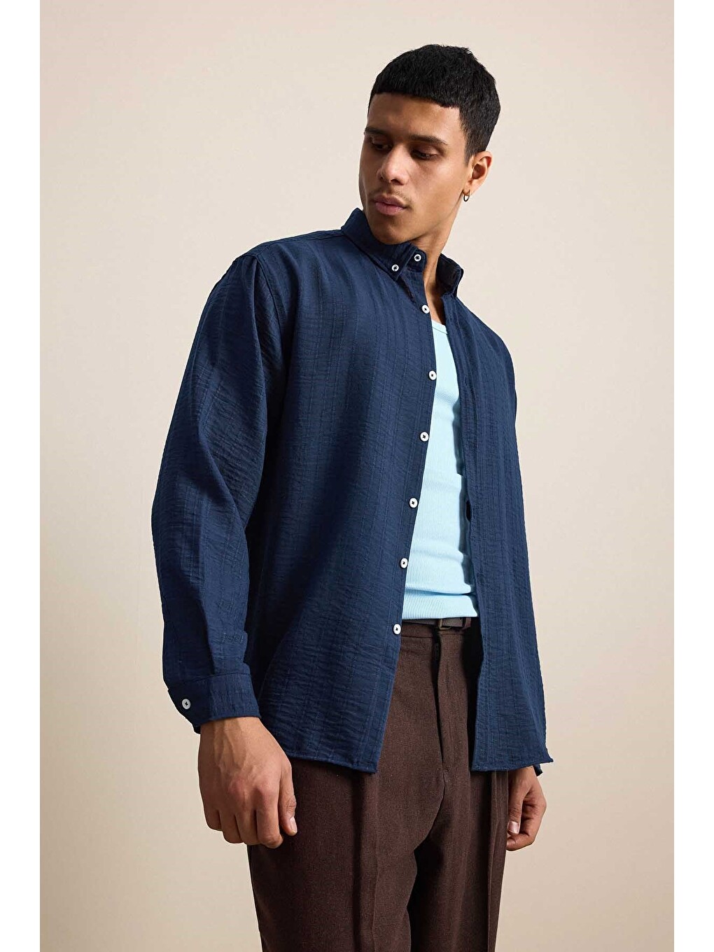 Erkek Relaxed Fit İnce Tekstürlü Gömlek Lacivert-5