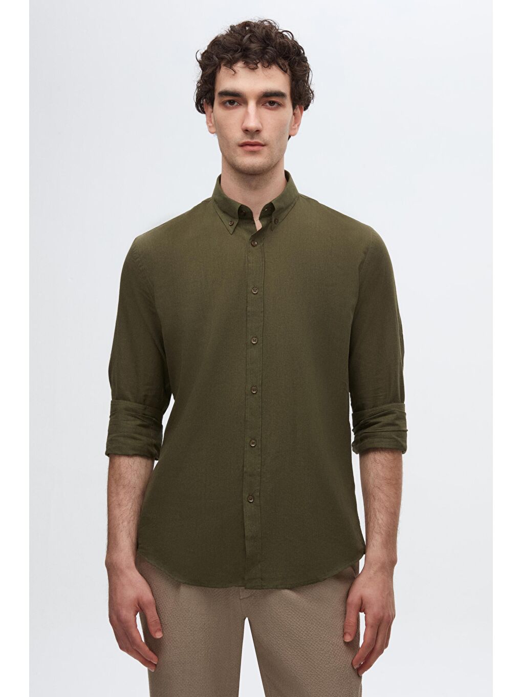 Slim Fit Haki Düğmeli Yaka %100 Pamuk Yazlık Flamlı Keten Görünümlü Gömlek