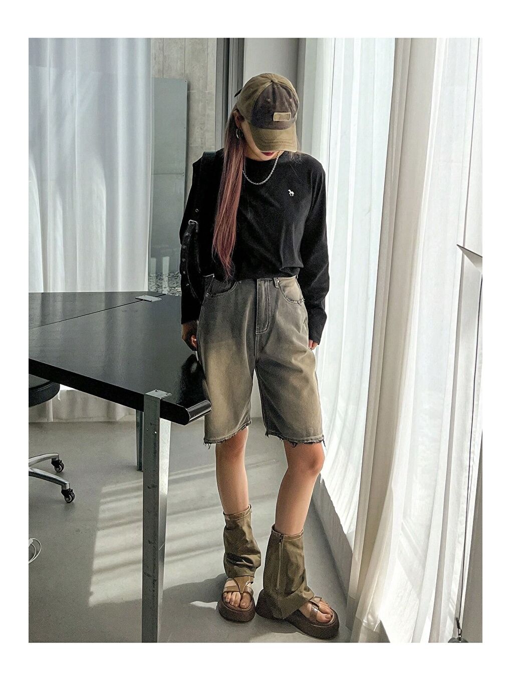 Siyah Bisiklet Yaka Uzun Kollu Kadın Tişört-4