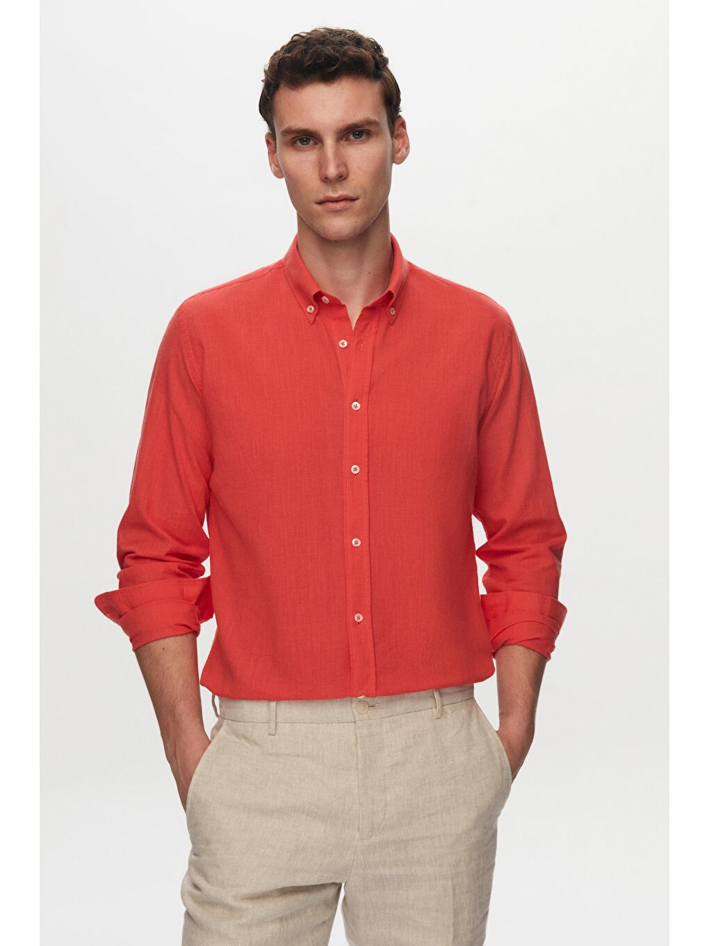 Kırmızı Slim Fit Nar Çiçeği Düğmeli Yaka %100 Pamuk Yazlık Flamlı Keten Görünümlü Gömlek-1