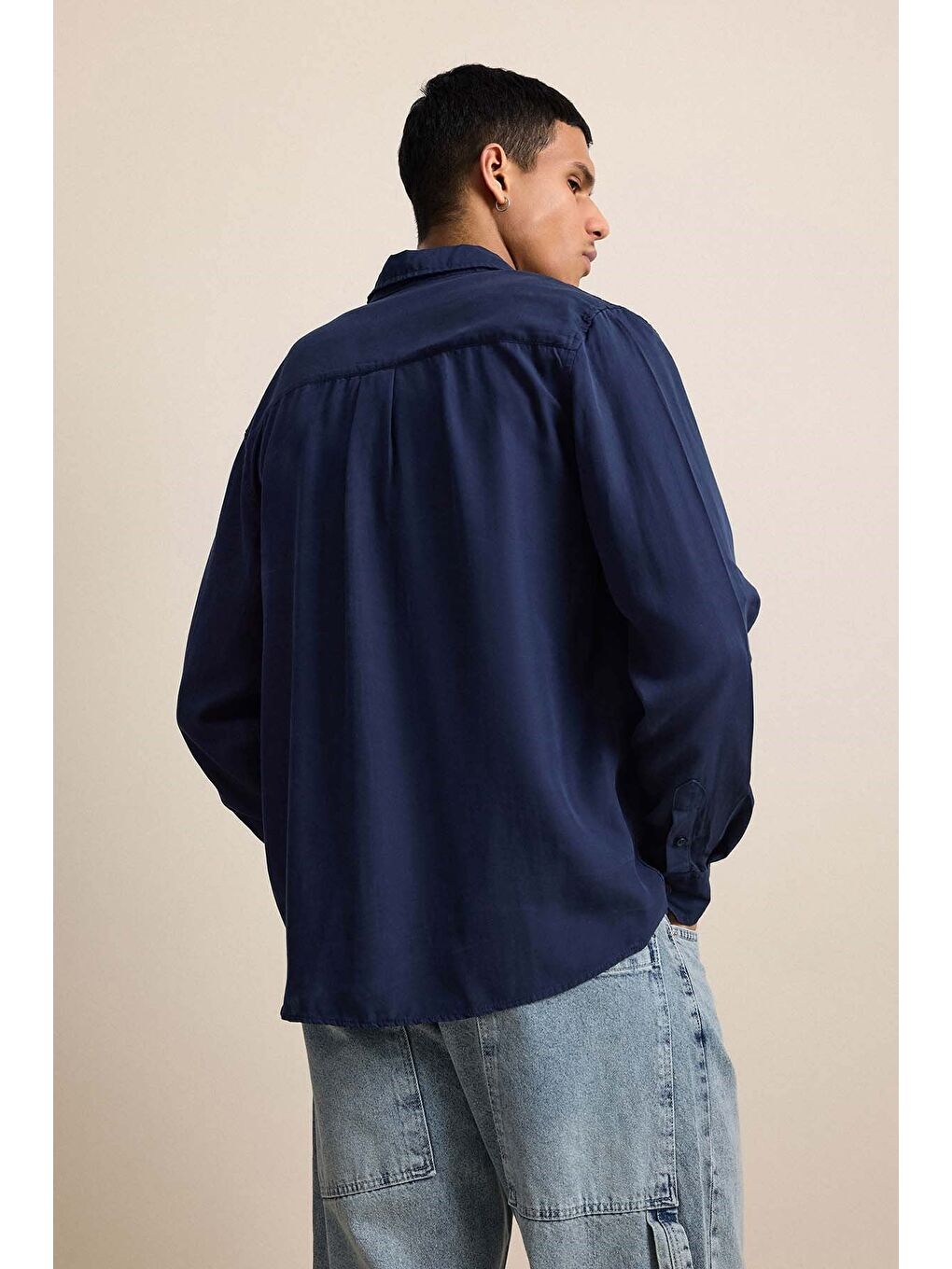Erkek Relaxed Minimal Nakışlı Basic Lyocell Gömlek Lacivert-6