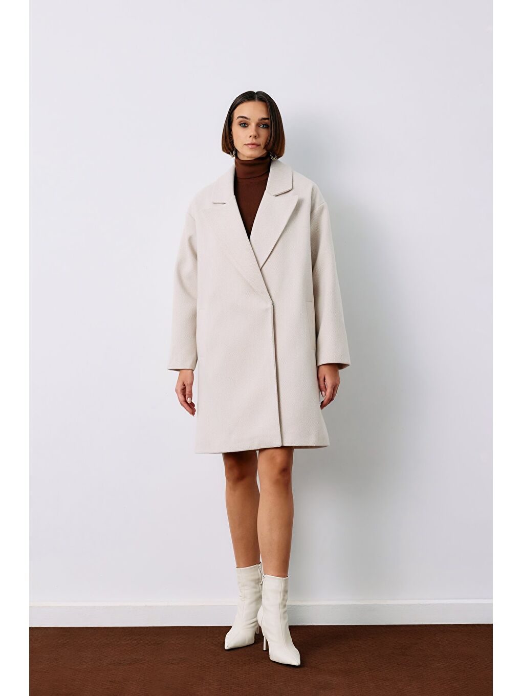 Bej Desenli Kısa Kaban - Taş-1