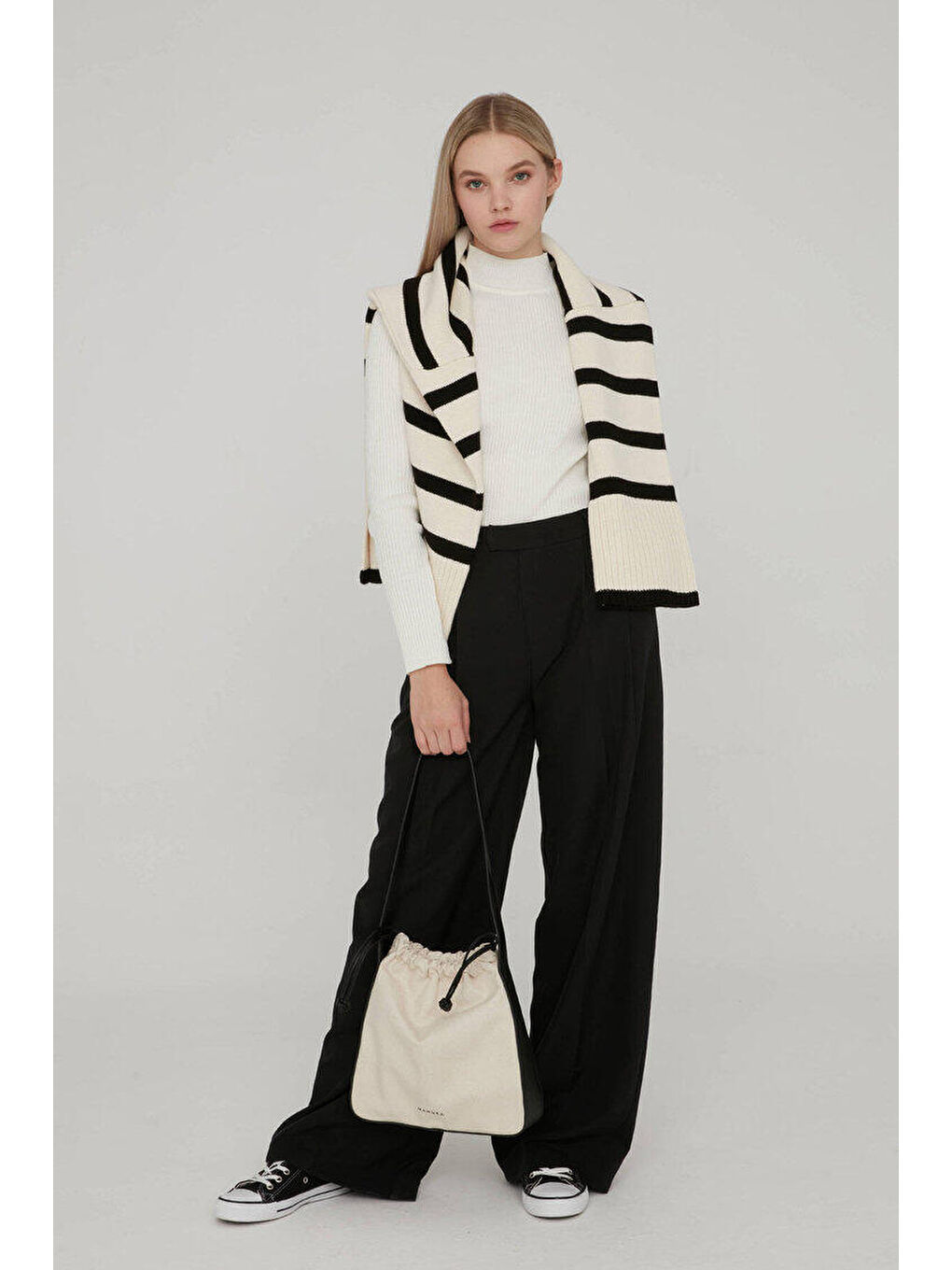 Büzgülü Kanvas Çanta Siyah-2