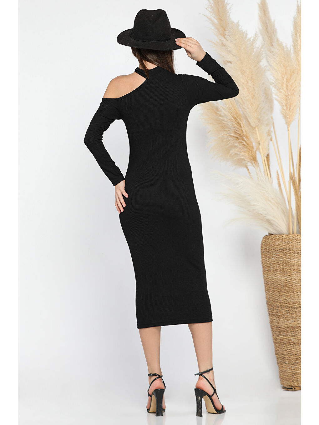 Siyah Omuz Dekolteli Elastanlı Elbise-2