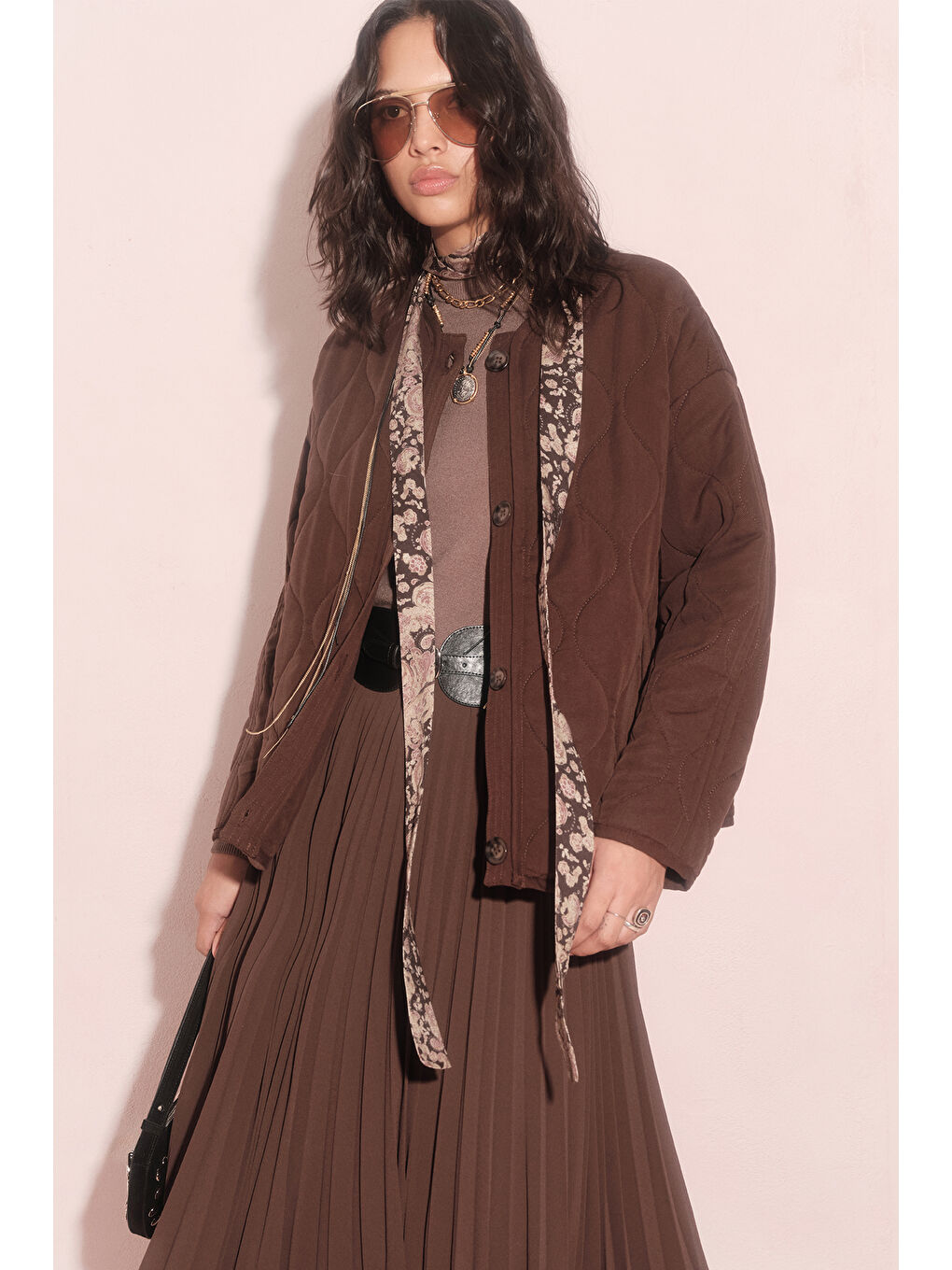 Kahverengi Düğmeli Kısa Kapitone Mont Acı Kahve