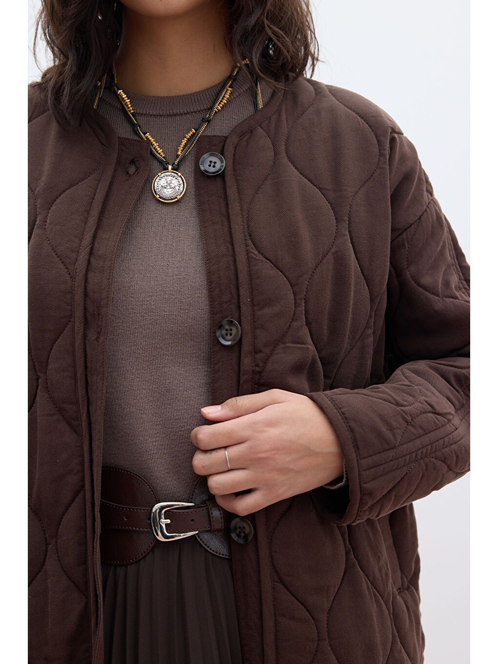 Kahverengi Düğmeli Kısa Kapitone Mont Acı Kahve-3